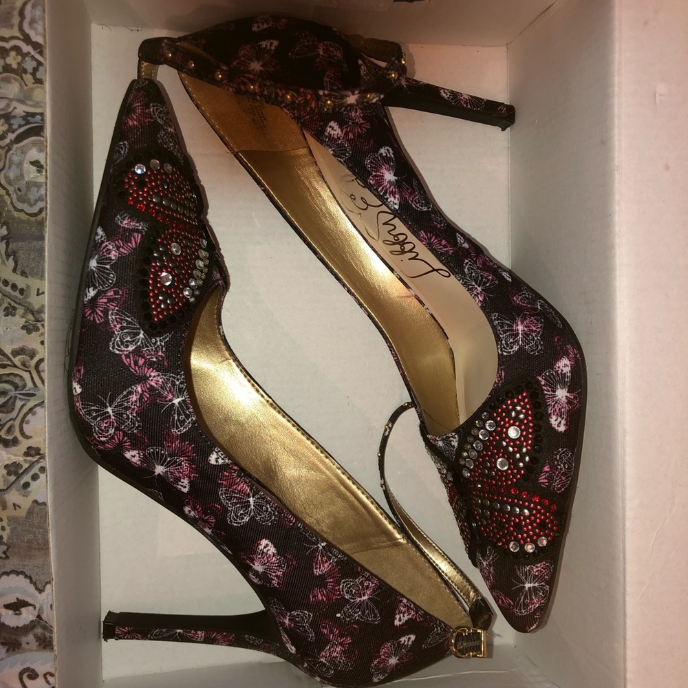 Shoes - Picture 2 of 3